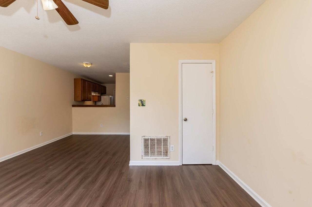 1807 Fox Hollow Dr - Photo 6 of 23