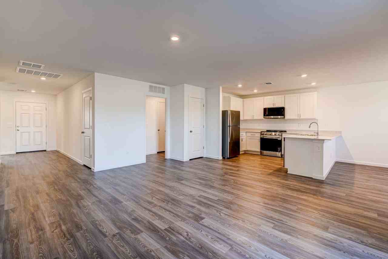 6920 N Bowen Blvd - Photo 4 of 33