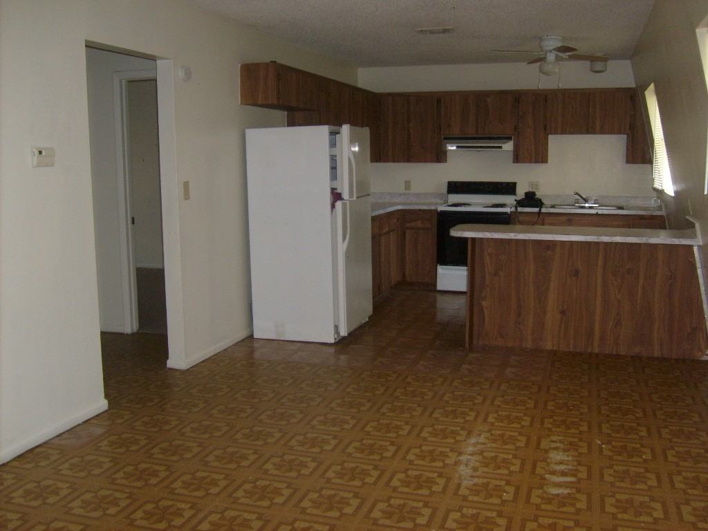 5752 Virginia Ave - Photo 3 of 4