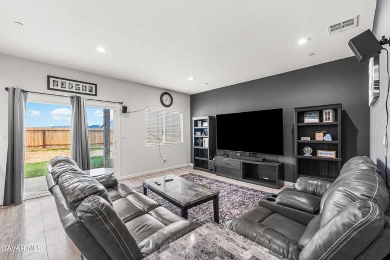 20849 108th St - Photo 2 of 23