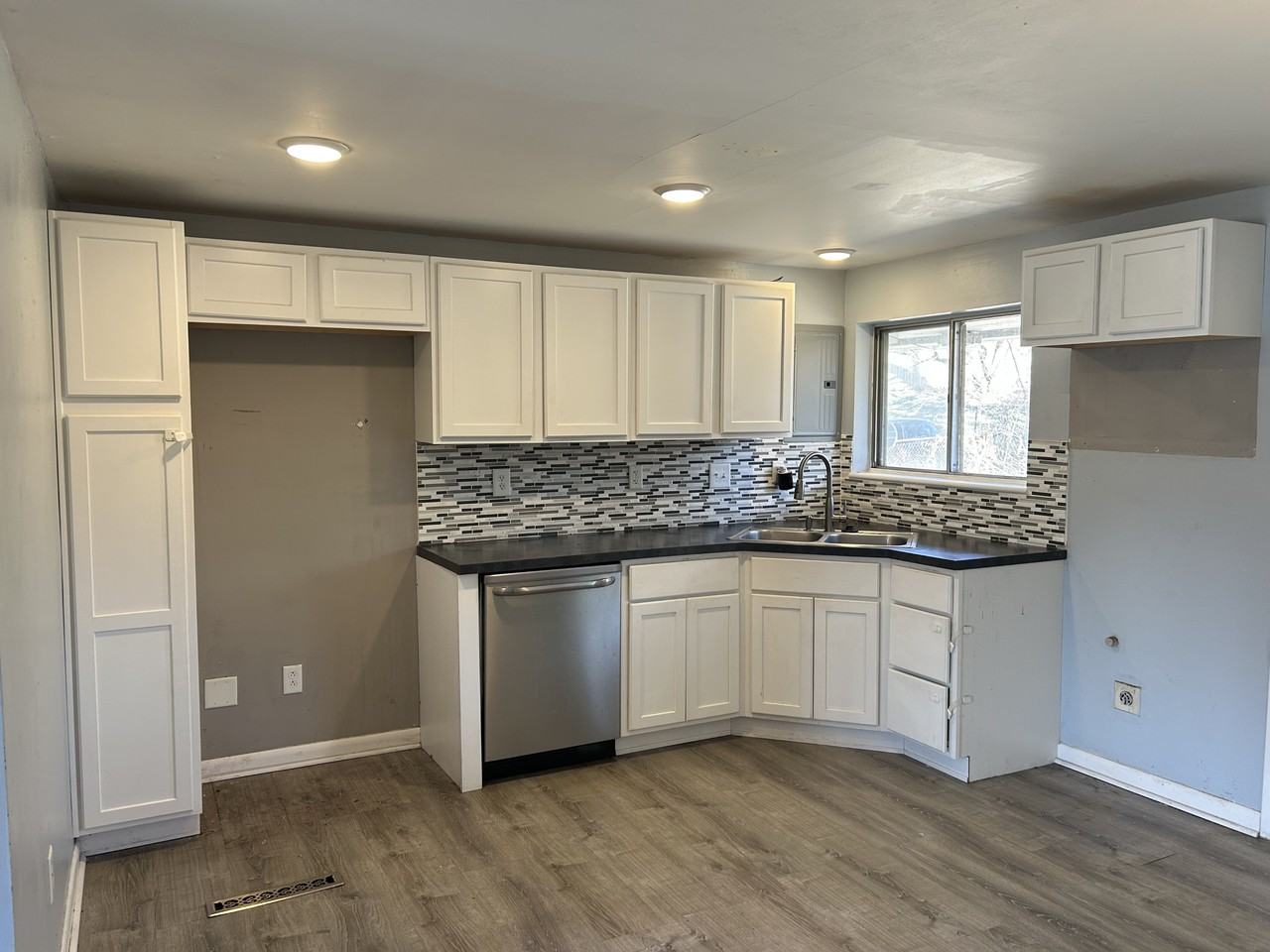 4850 Delba Dr #NA - Photo 6 of 13