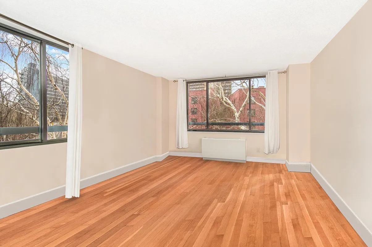 2287 Johnson Ave #4E