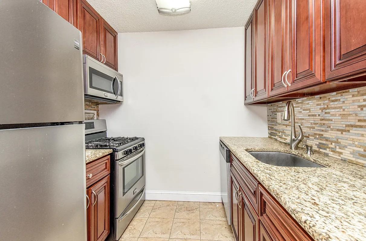 2287 Johnson Ave #4E - Photo 5 of 11