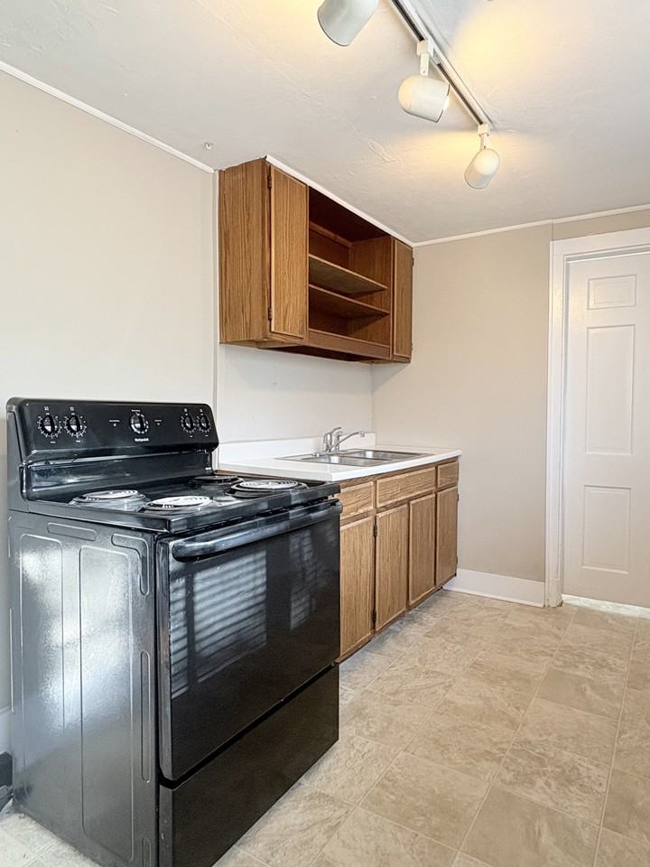 1018 Park St #2 - Photo 3 of 10