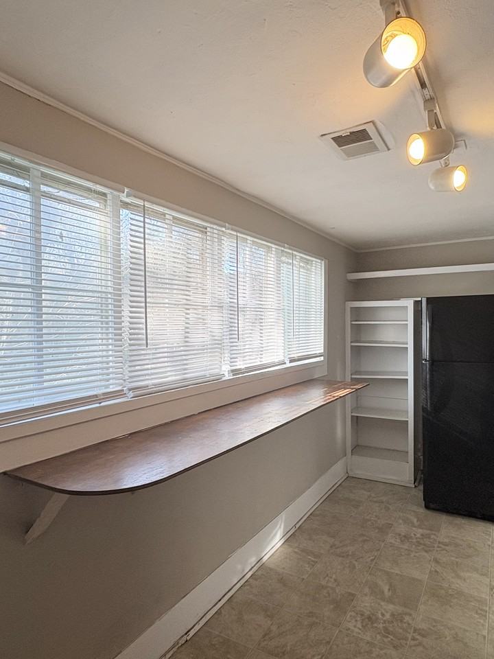 1018 Park St #2 - Photo 4 of 10