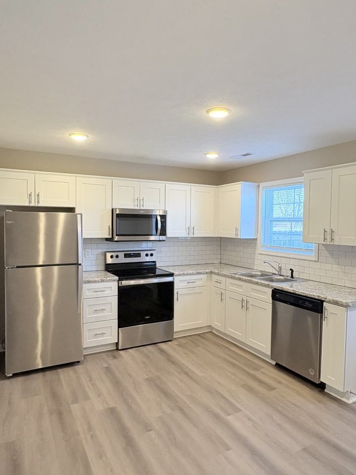 134 Hillridge Ct #E - Photo 3 of 14