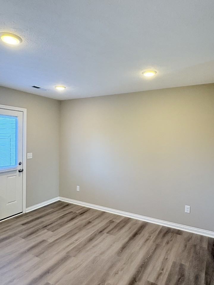 134 Hillridge Ct #E - Photo 4 of 14