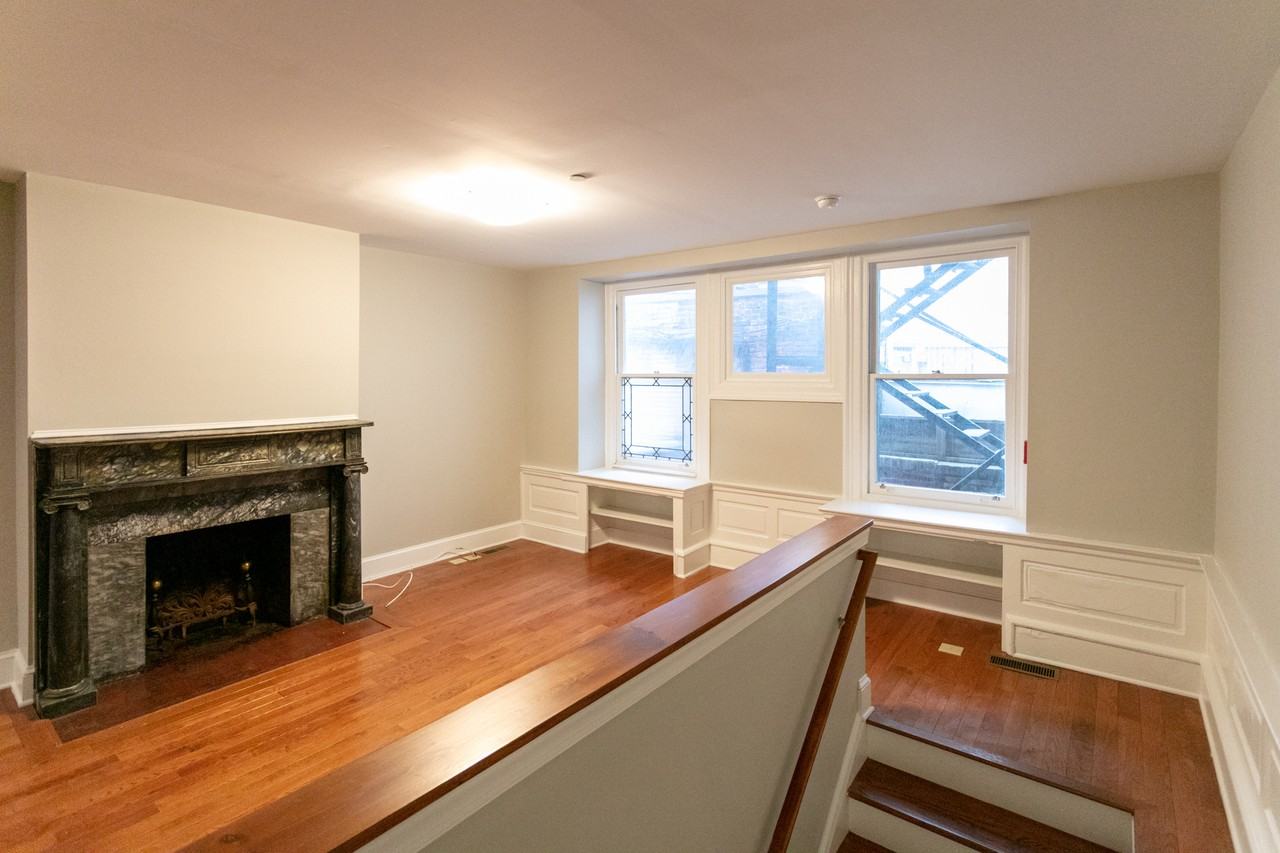 1949 Locust St #1R - Photo 5 of 16