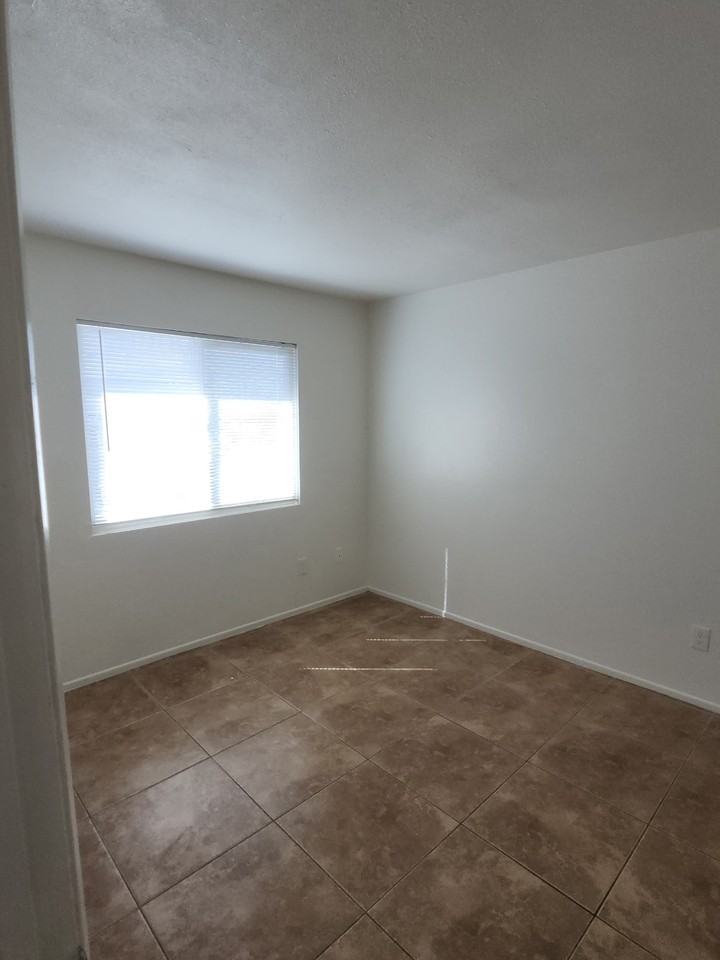 646 Greystone Ln #1VACANT - Photo 3 of 4