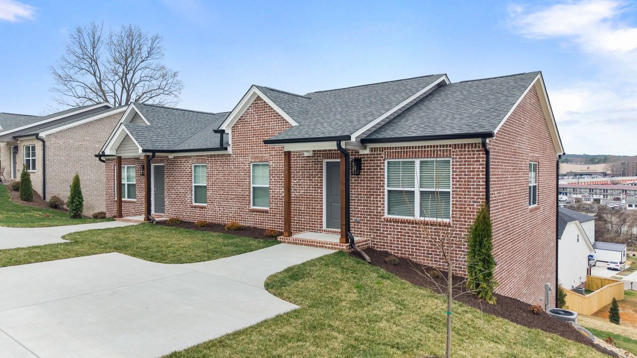 400 Crest Dr Sw #400 - Photo 2 of 18