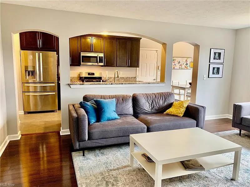 1411 Woodpath Ct #NA - Photo 4 of 31