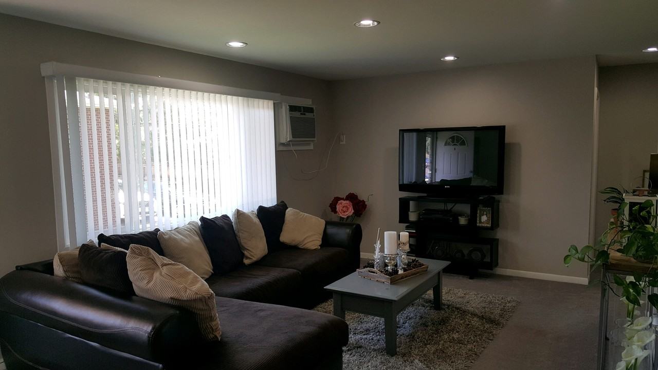 133 S 18th Ave #A - Photo 3 of 19