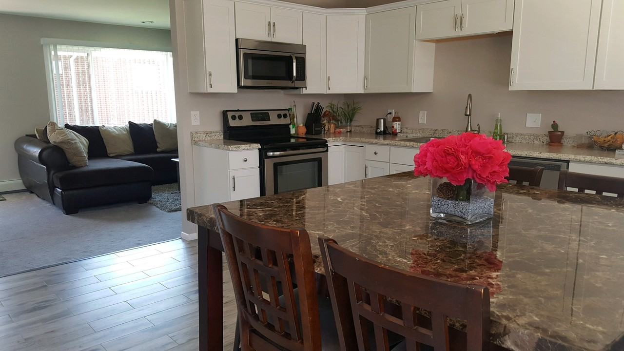 133 S 18th Ave #A - Photo 4 of 19