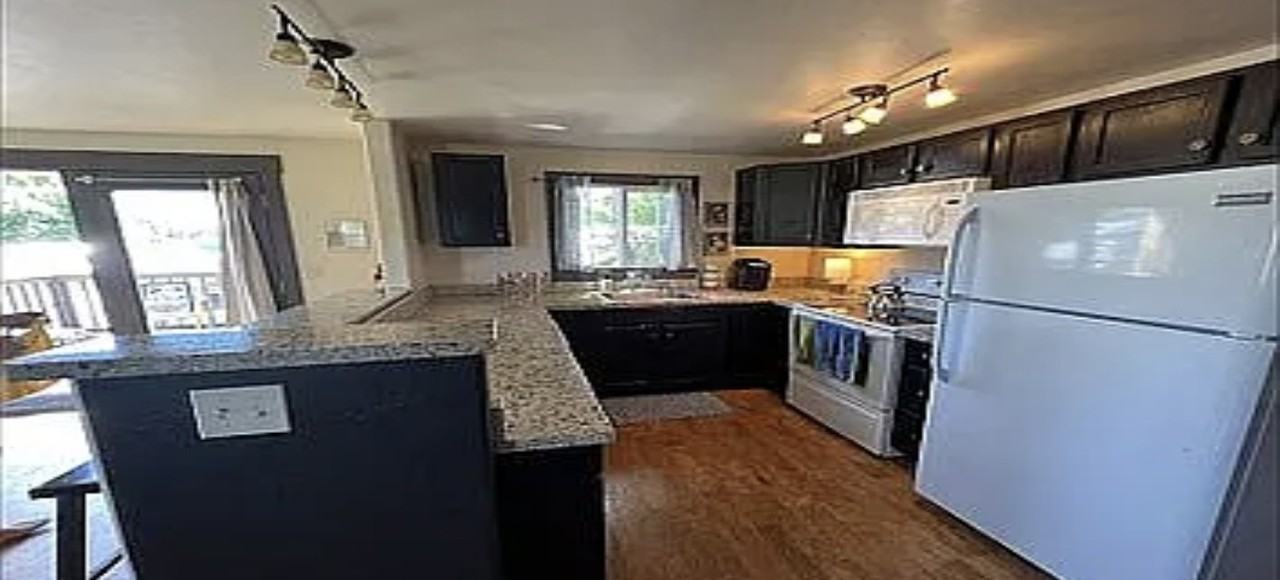 832 1st St W #2 - Photo 4 of 9