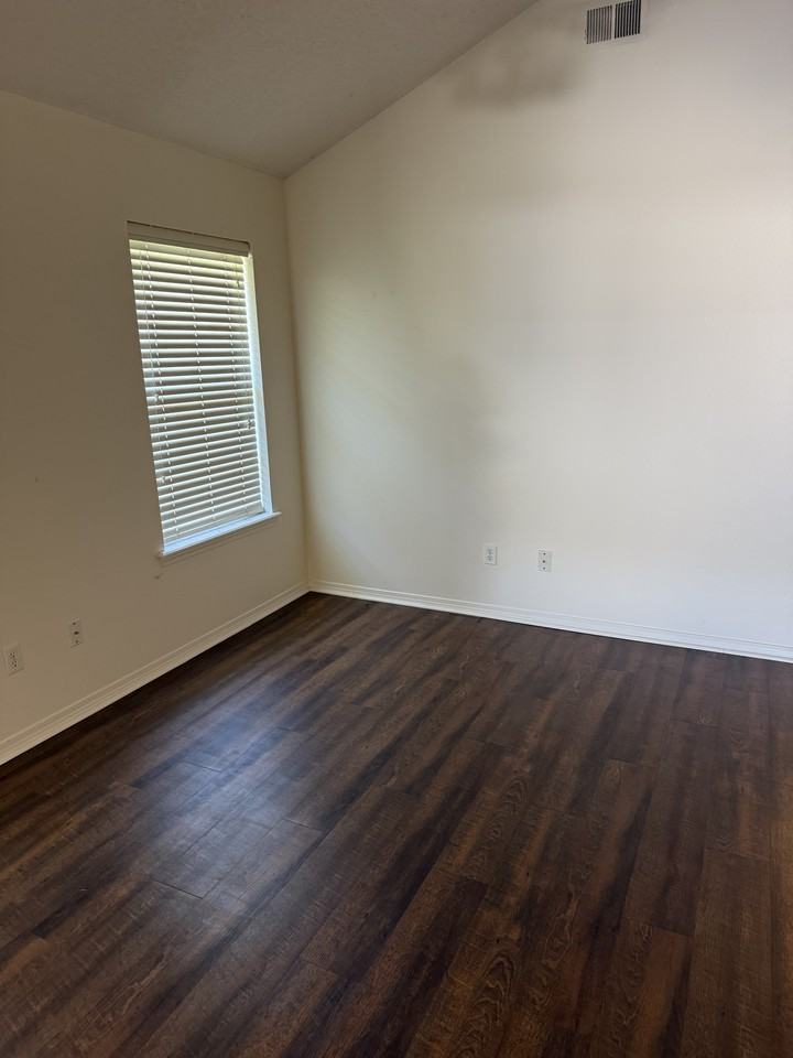 1811 Ingalls Ln - Photo 6 of 10