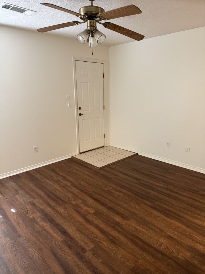 1811 Ingalls Ln - Photo 7 of 10