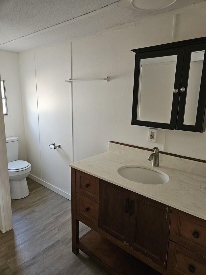 1107 Hibiscus Rd #1 - Photo 4 of 13