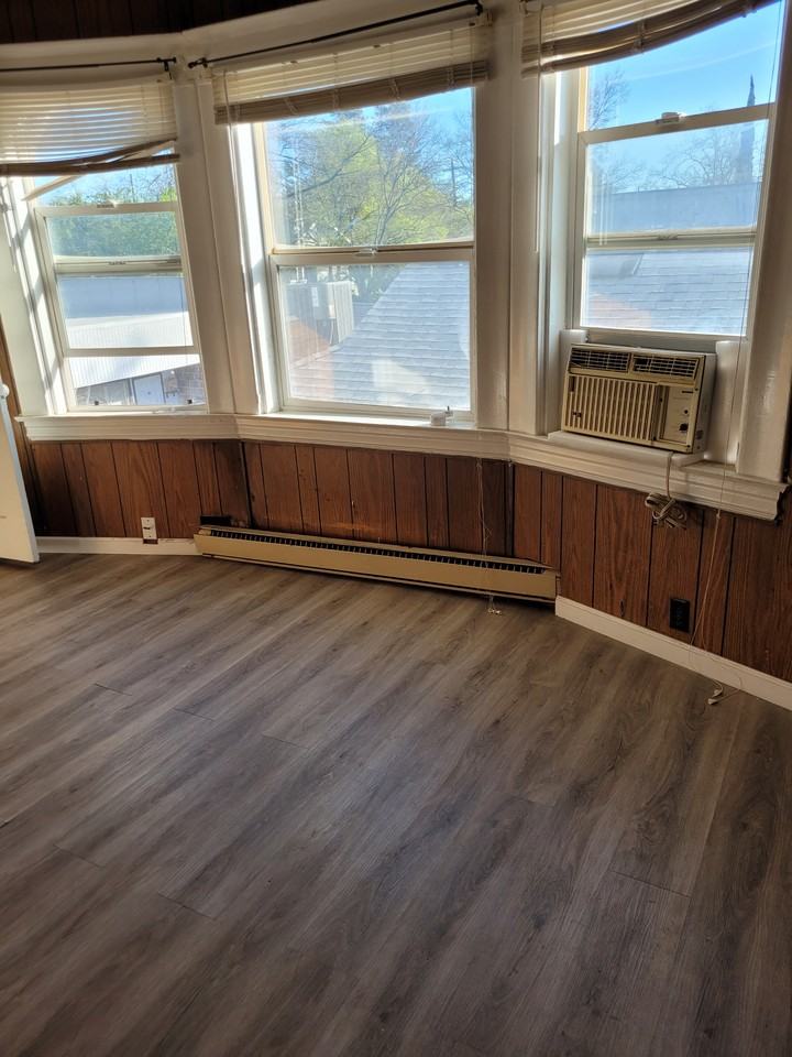 1235 32nd St - Photo 3 of 5