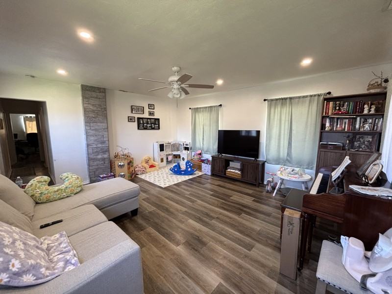 257 W 25th St - Photo 2 of 10