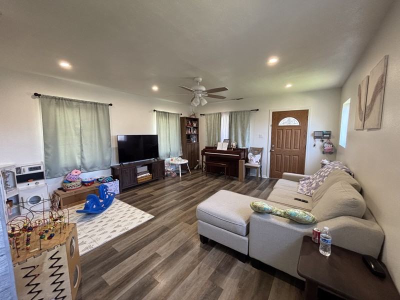 257 W 25th St - Photo 3 of 10