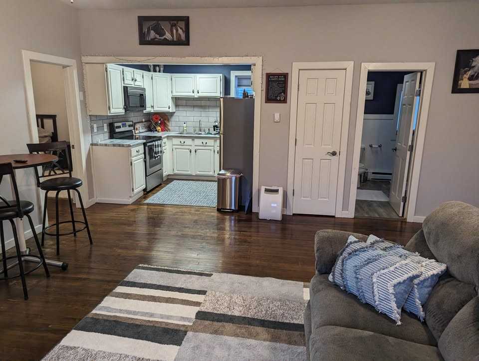 105 S Main St - Photo 2 of 11