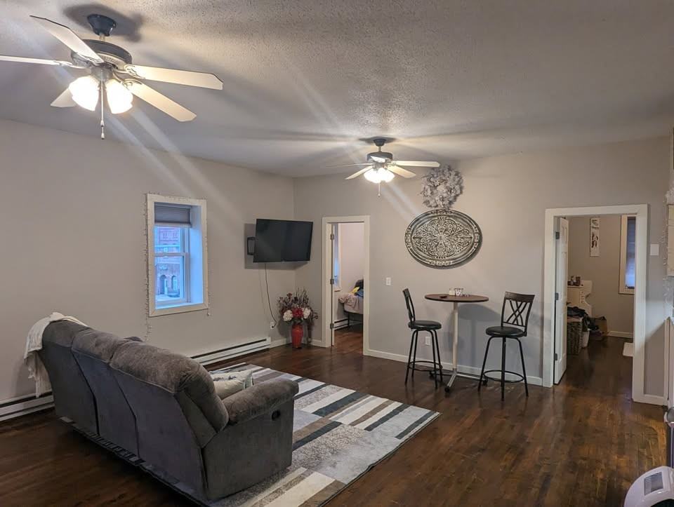 105 S Main St - Photo 4 of 11