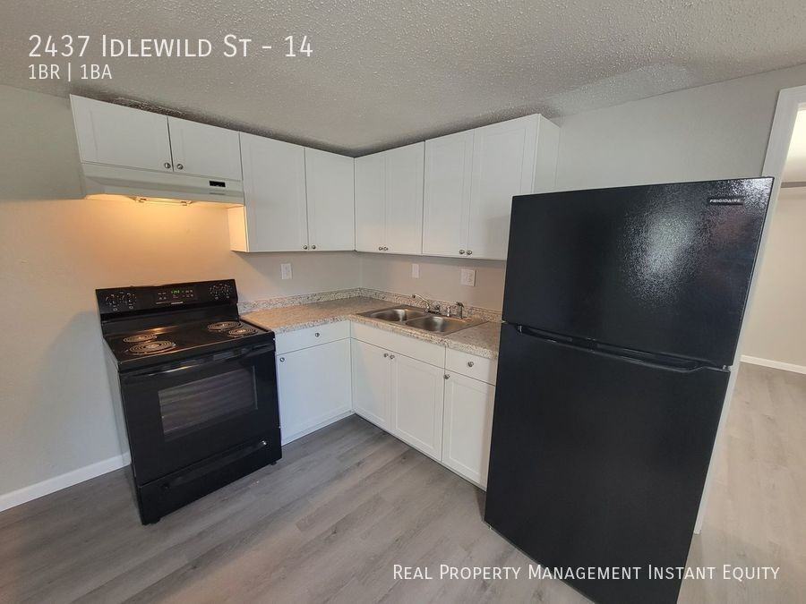 2437 Idlewild St #14 - Photo 4 of 9