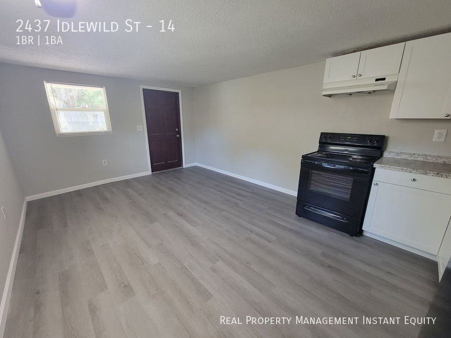 2437 Idlewild St #14 - Photo 5 of 9