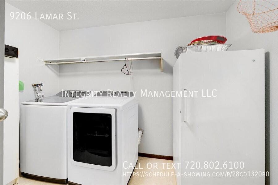 9206 Lamar St - Photo 5 of 32