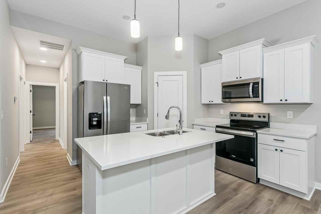 919 S Logan St #919 - Photo 3 of 16