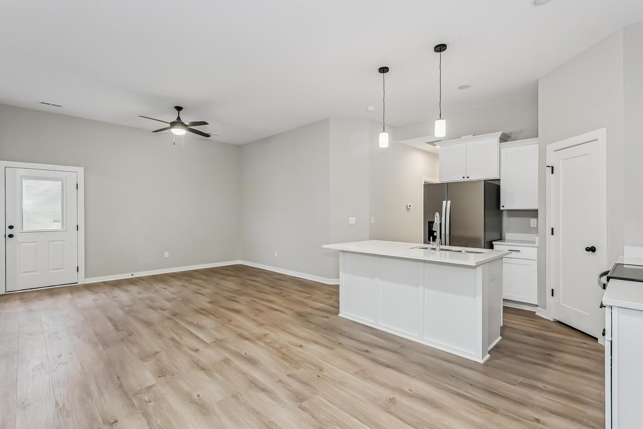 919 S Logan St #919 - Photo 4 of 16