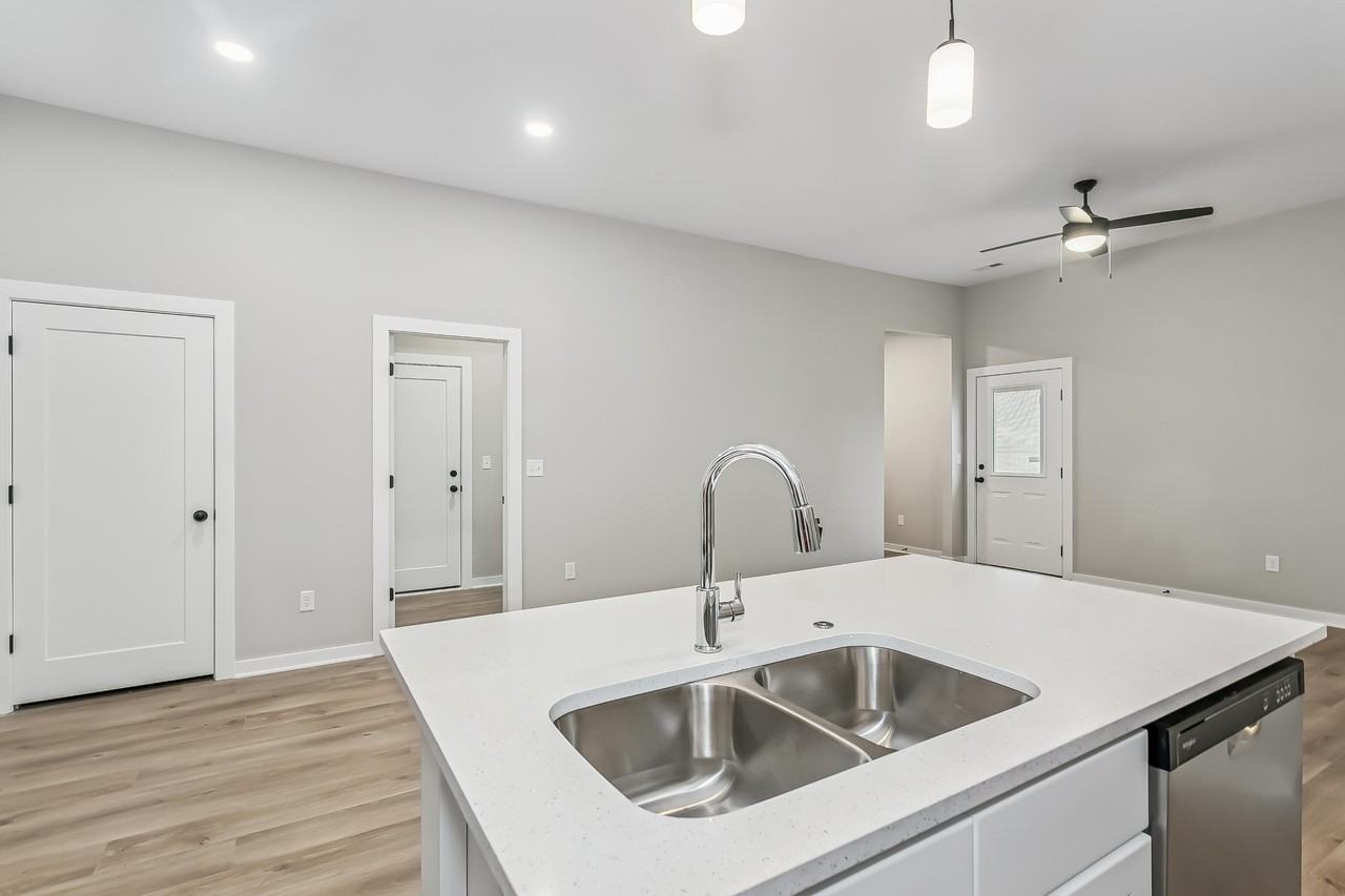 919 S Logan St #919 - Photo 5 of 16