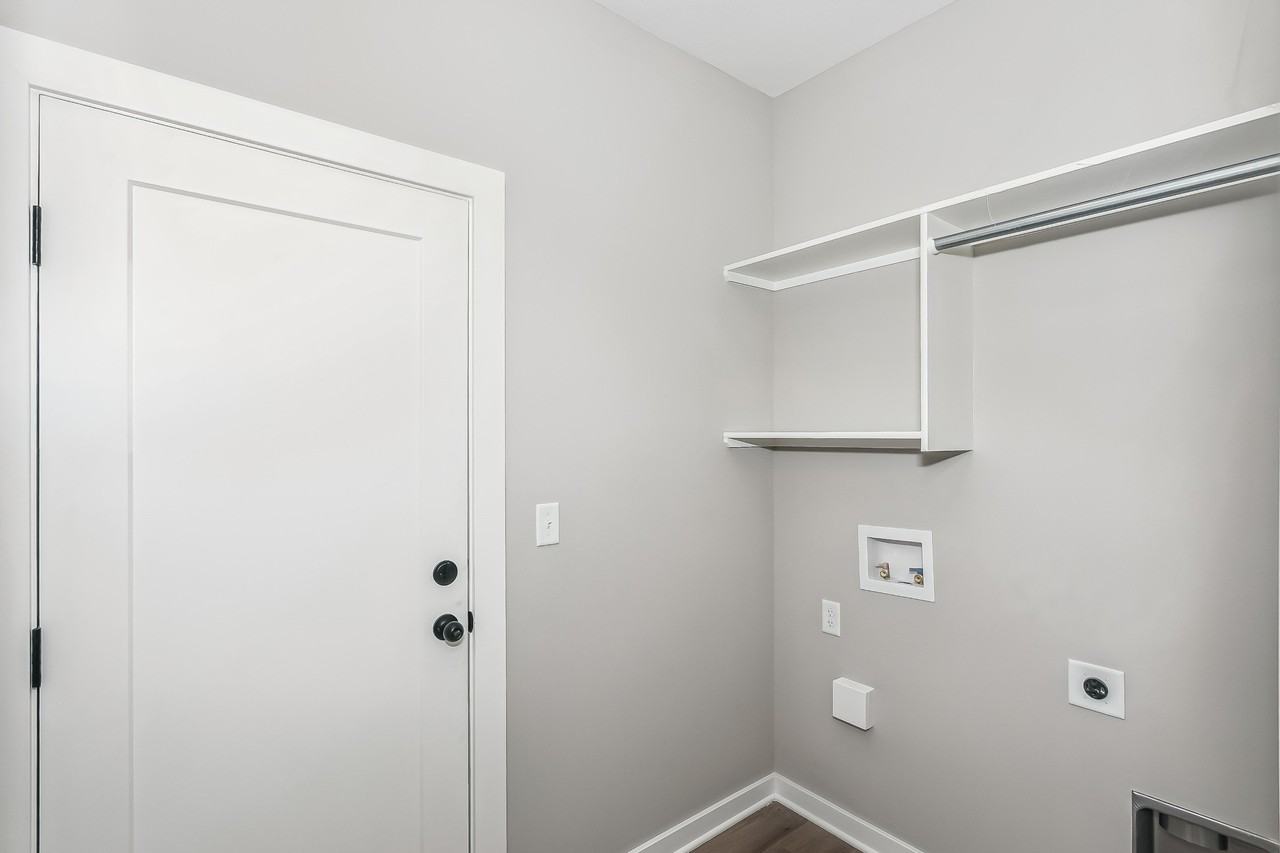 919 S Logan St #919 - Photo 6 of 16