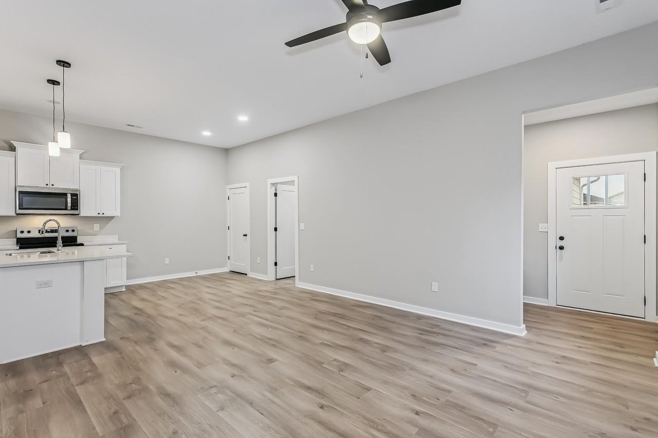 919 S Logan St #919 - Photo 7 of 16