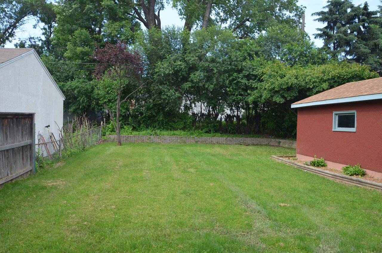 1731 Idaho Ave E - Photo 3 of 15