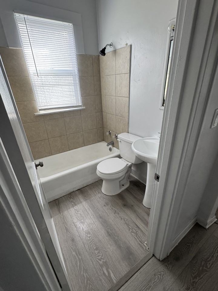 3425 N California Ave - Photo 2 of 13