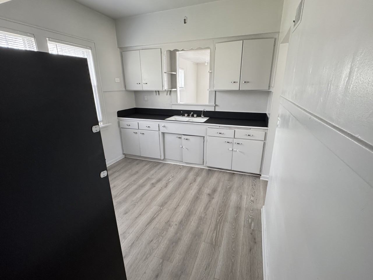 3425 N California Ave - Photo 3 of 13