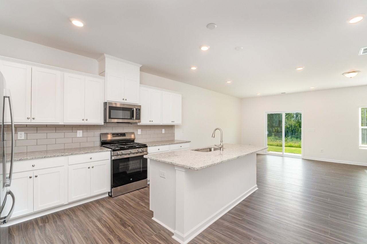 3209 Lilac Grove Dr - Photo 3 of 22