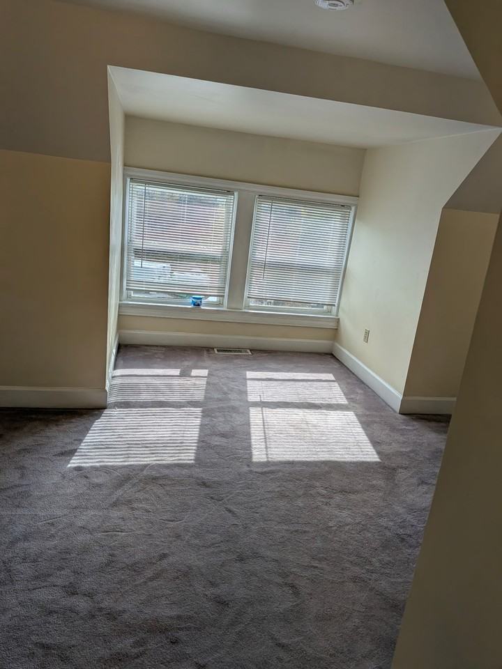 712 Chambers Ave - Photo 6 of 20