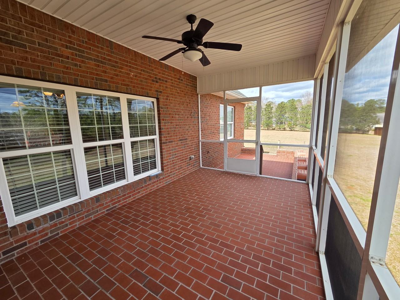 565 Twin Ponds Dr - Photo 5 of 20