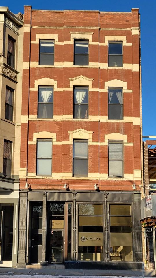 701 N Milwaukee Ave #4F