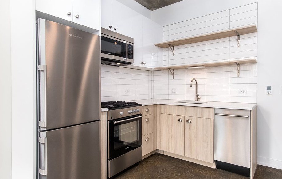 311 W Erie St - Photo 6 of 20