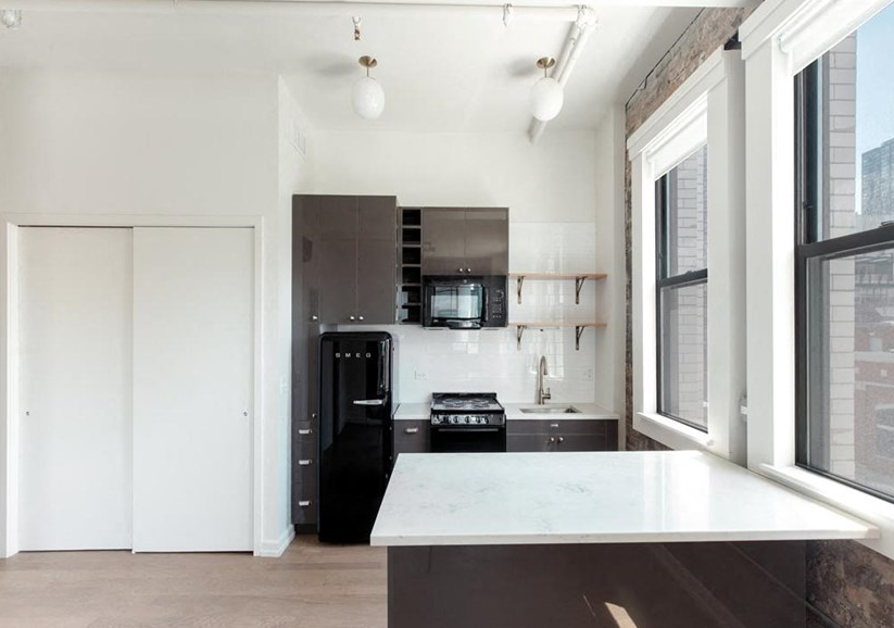 311 W Erie St - Photo 7 of 20