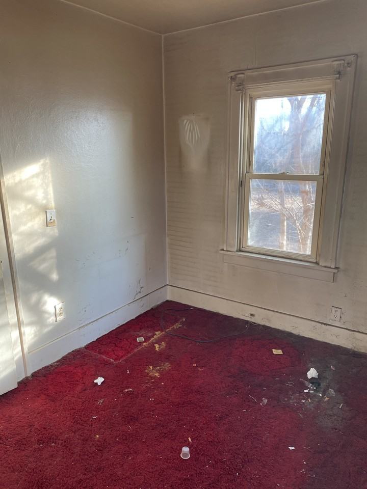 228 Whitelaw Ave - Photo 7 of 20