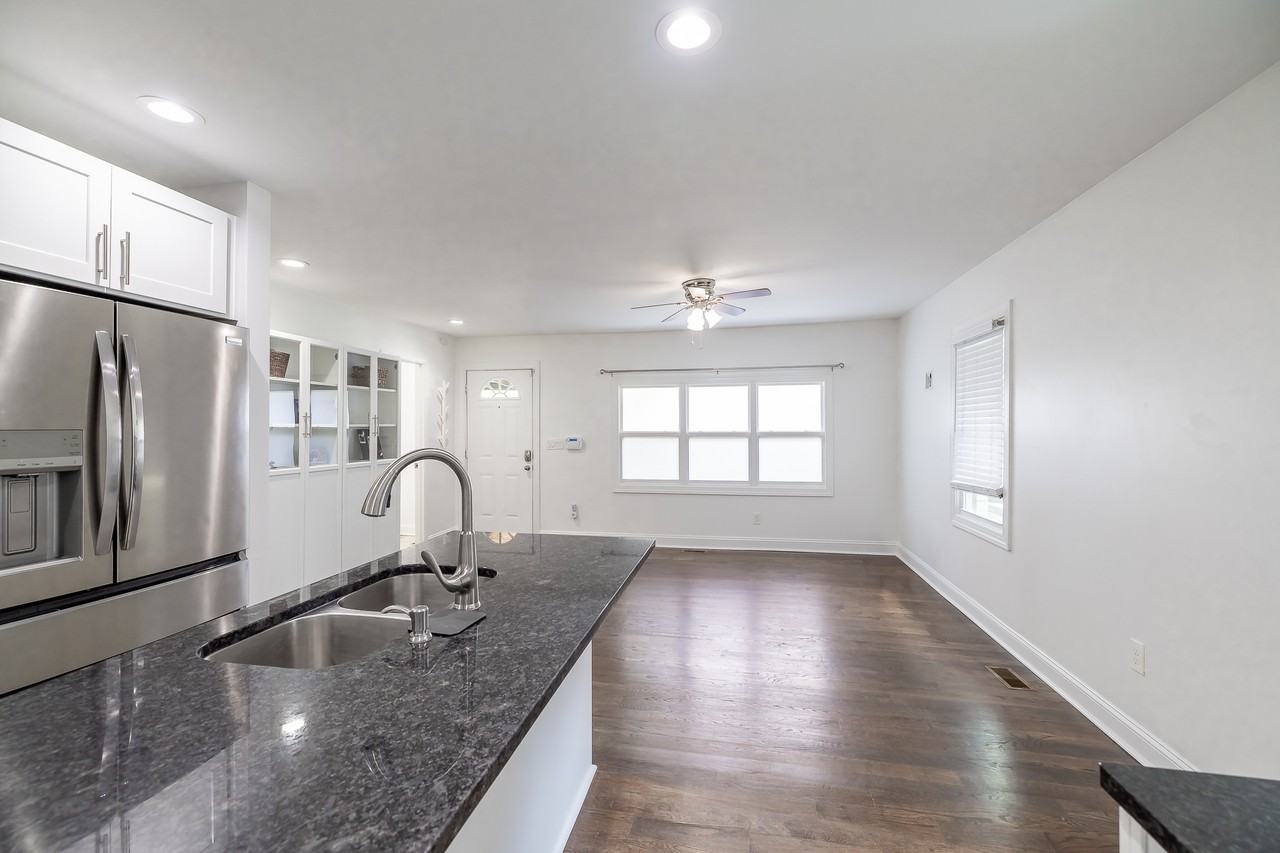 2065 W Flat Shoals Ter - Photo 5 of 20