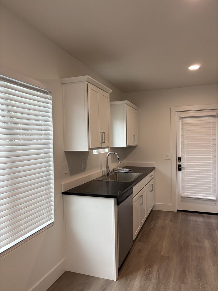 324 S Halcyon Rd - Photo 6 of 14