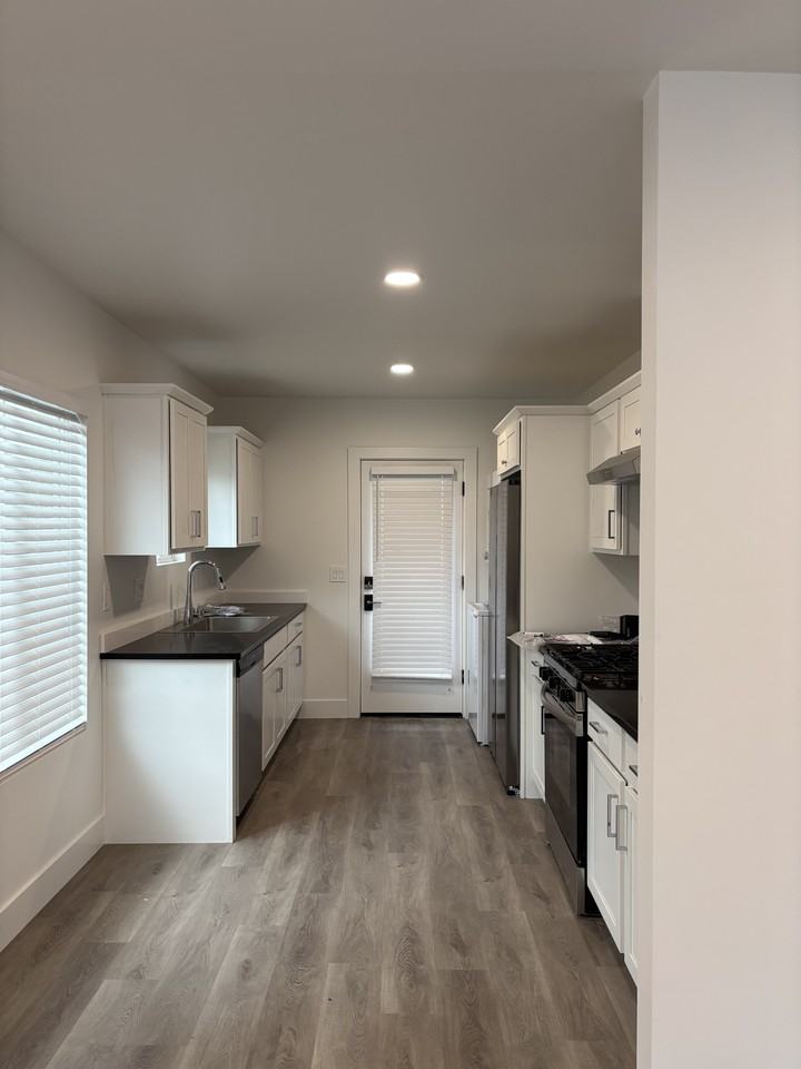 324 S Halcyon Rd - Photo 7 of 14