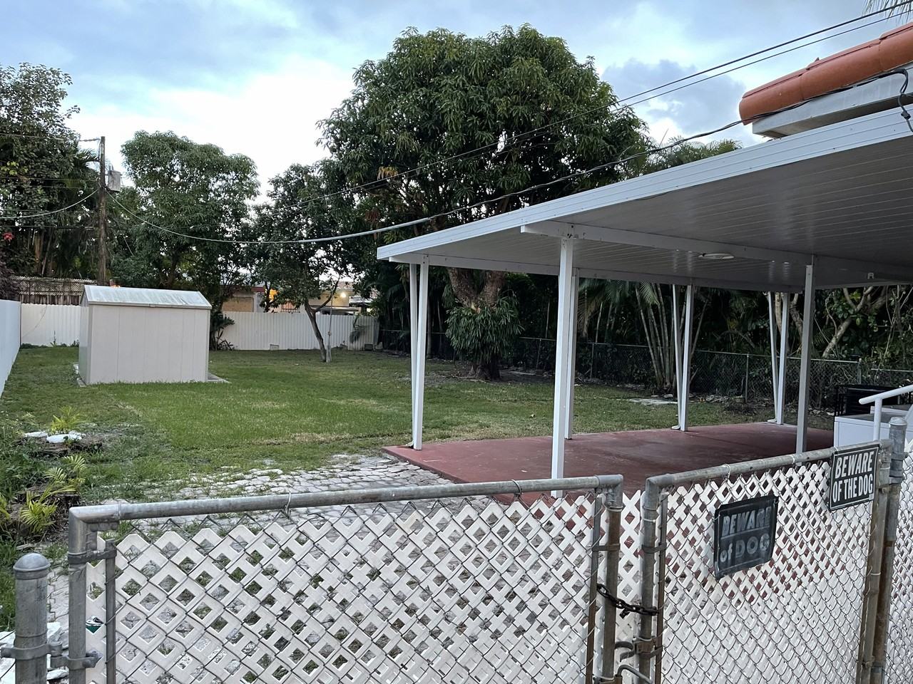 51 Sw 59th Ave - Photo 2 of 18