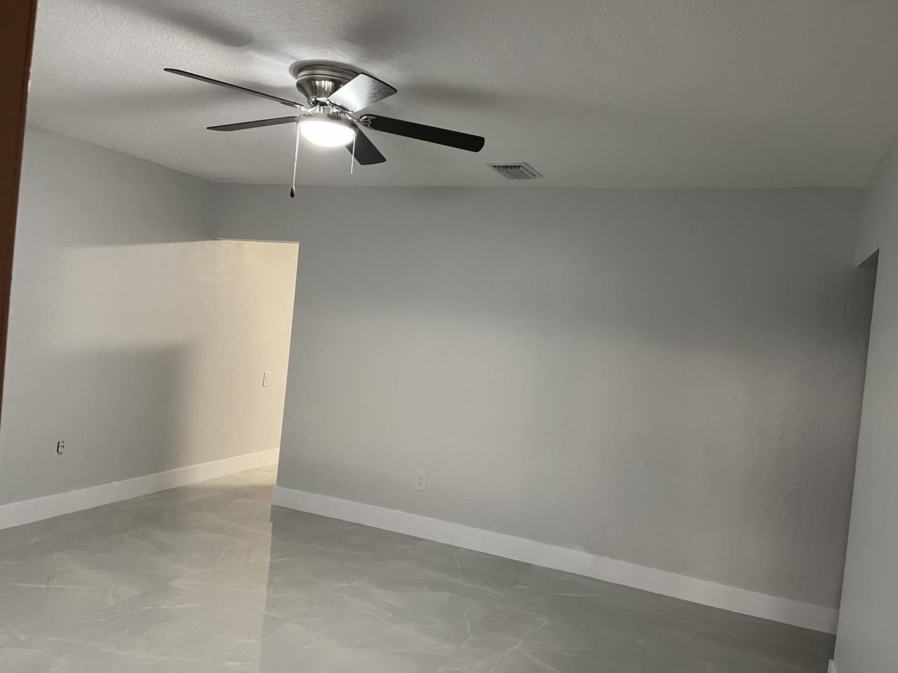 51 Sw 59th Ave - Photo 3 of 18