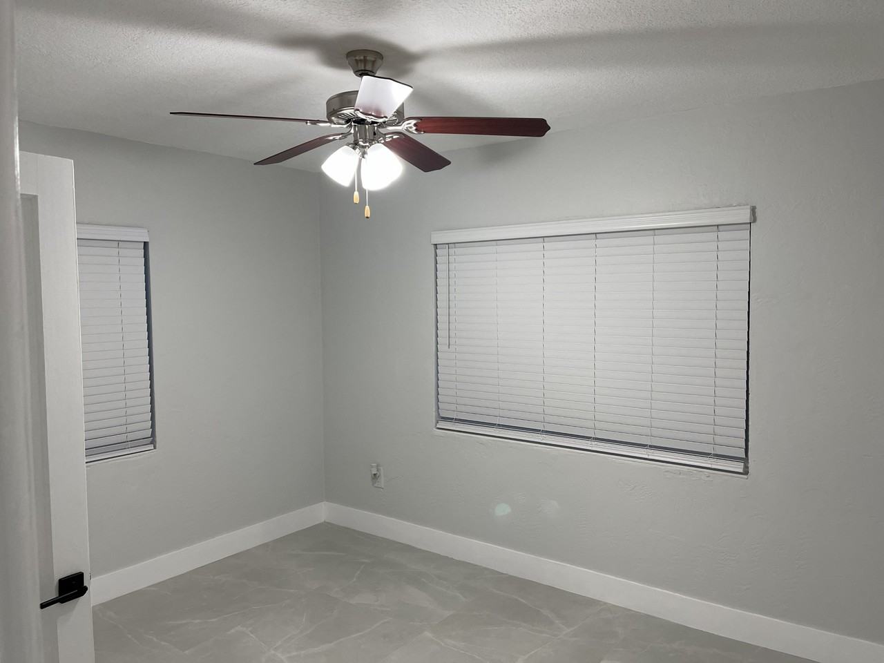 51 Sw 59th Ave - Photo 4 of 18